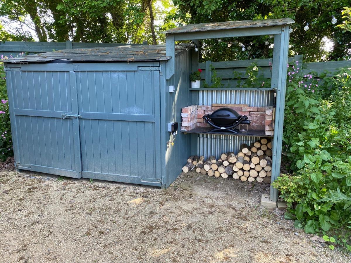 Cosy Double Shepherds Hut In Beautiful Wicklow With Underfloor Heating Throughout Rathnew Kültér fotó